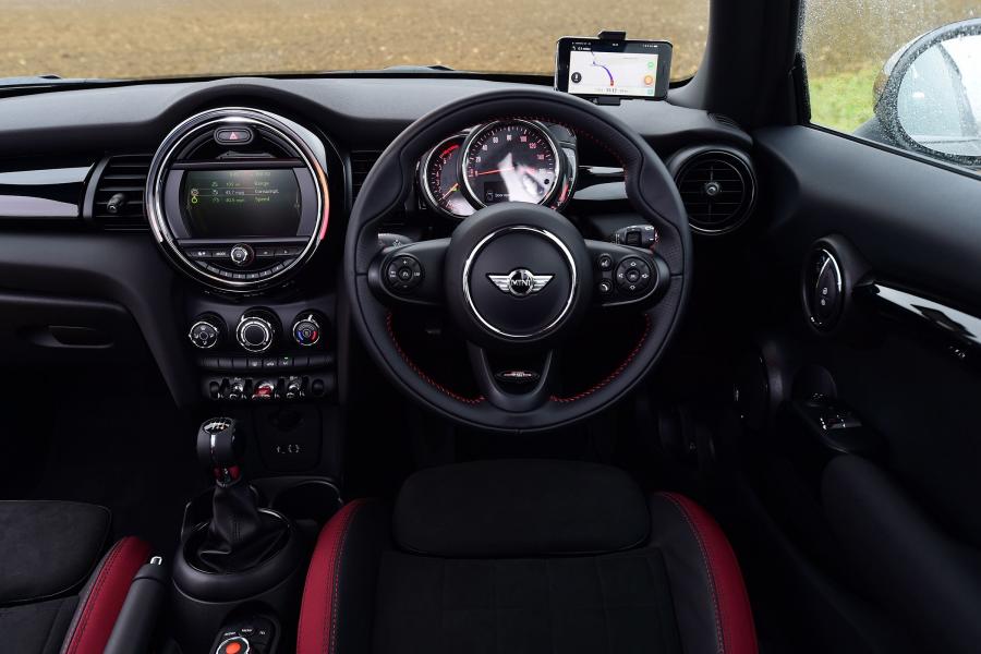 Панель приборов Mini Cooper 1499 GT (F56) 2017 года  (UK) (фото 20 из 30)